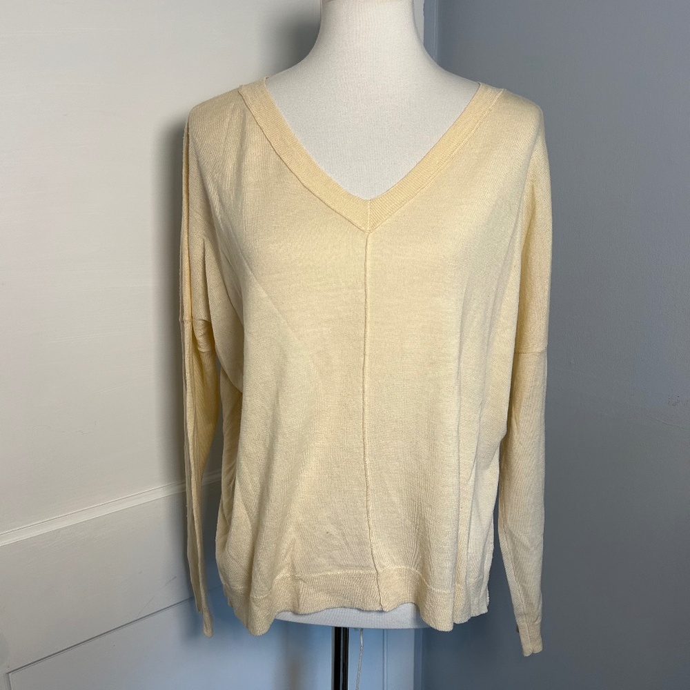 Eileen Fisher Merino wool V-Neck cream sweater - Size Medium - Long sleeve Cozi